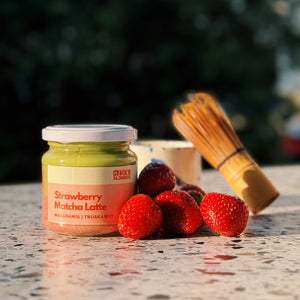 Strawberry Matcha Latte: makadamia + truskawki [limited]