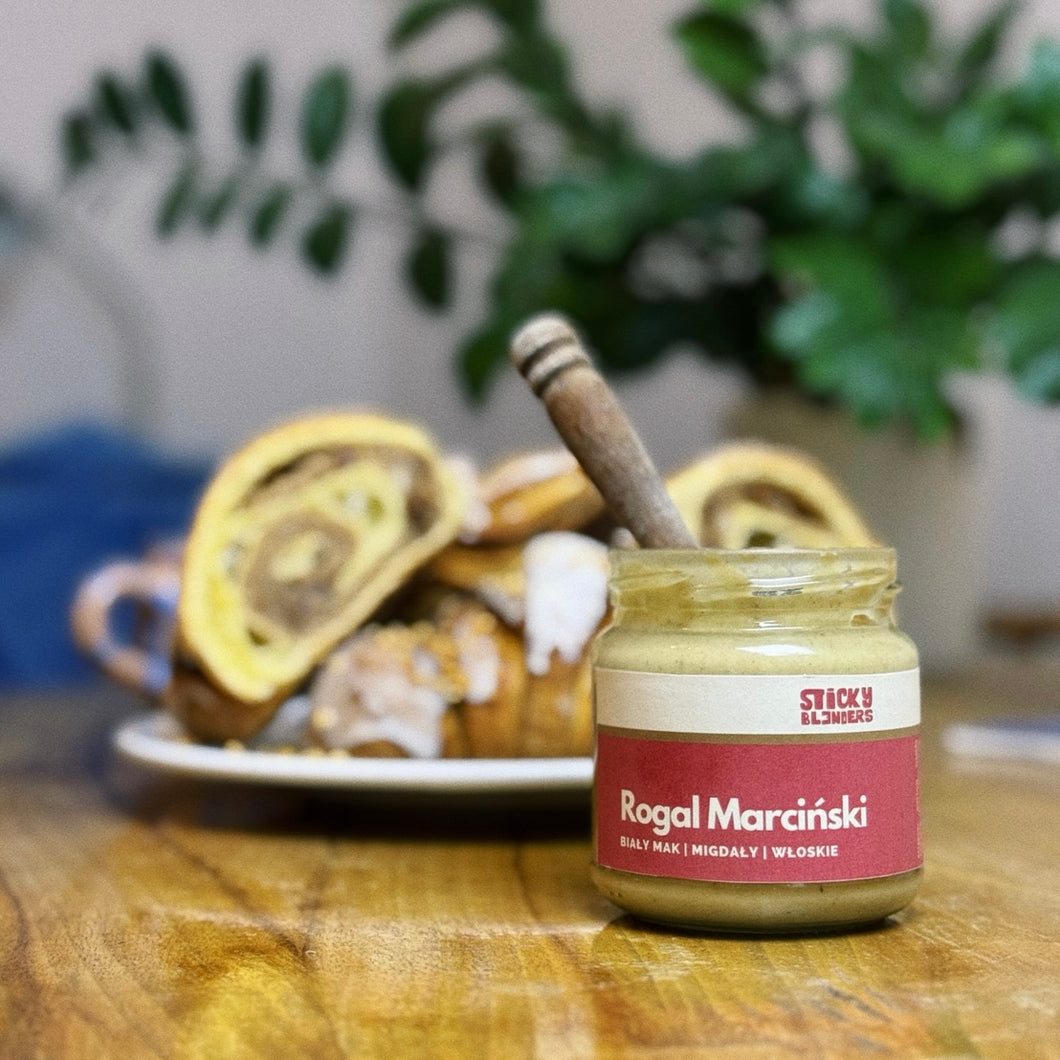 Rogal Marciński: biały mak, migdały, orzechy włoskie